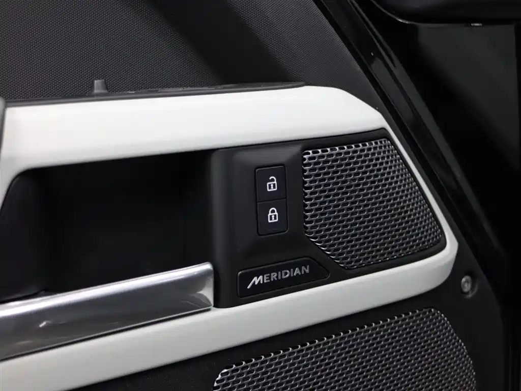 Land Rover Defender 2024 110 3.0T P400 XS