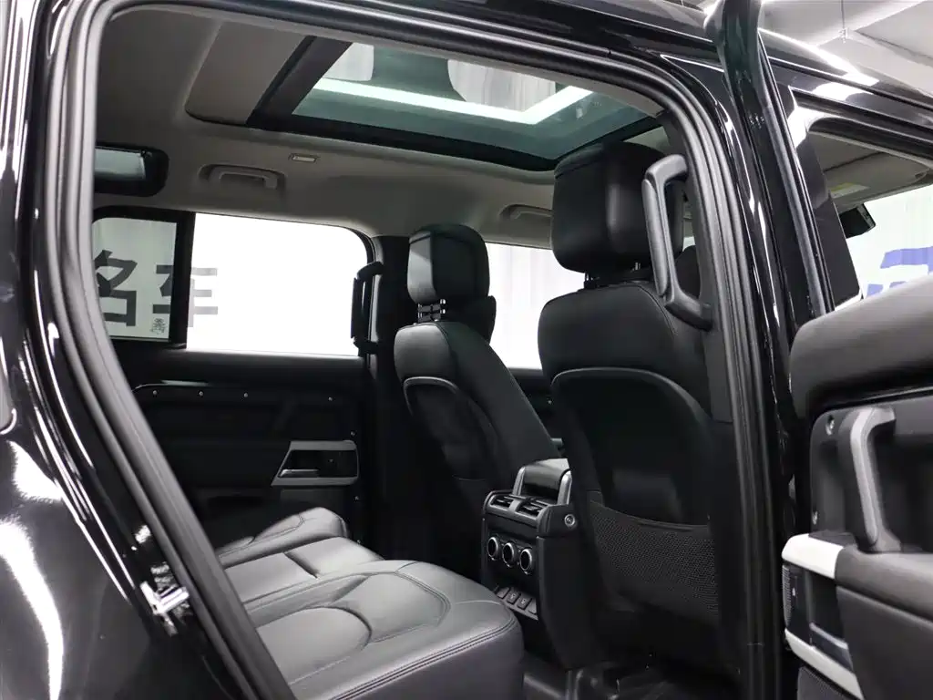 Land Rover Defender 2024 110 3.0T P400 XS