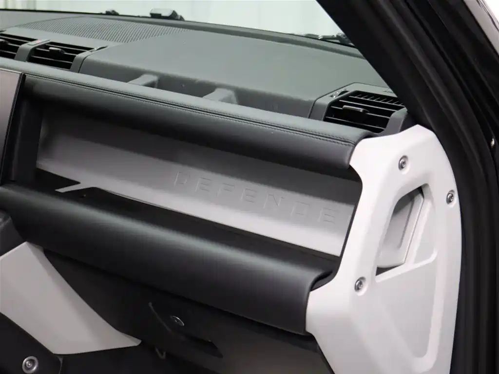 Land Rover Defender 2024 110 3.0T P400 XS