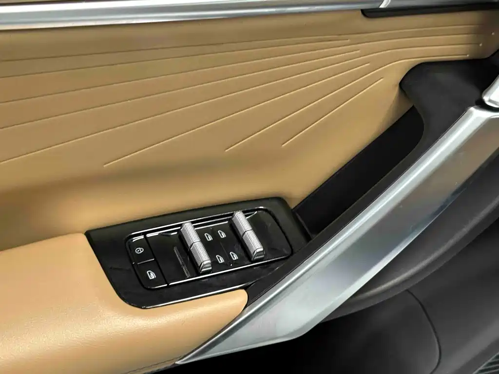 Geely Boyue L 2023 2.0TD DCT Flagship