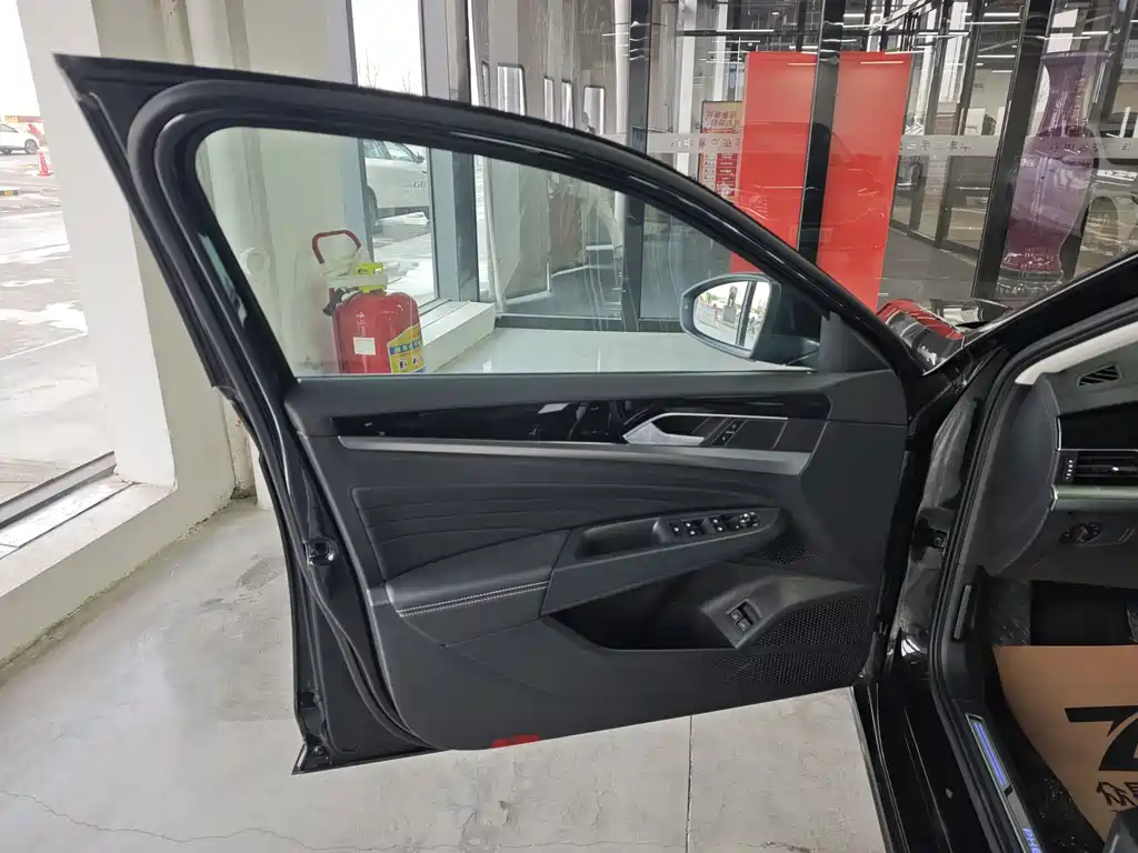 Volkswagen Passat PHEV 2025 430PHEV Hybrid Business Edition