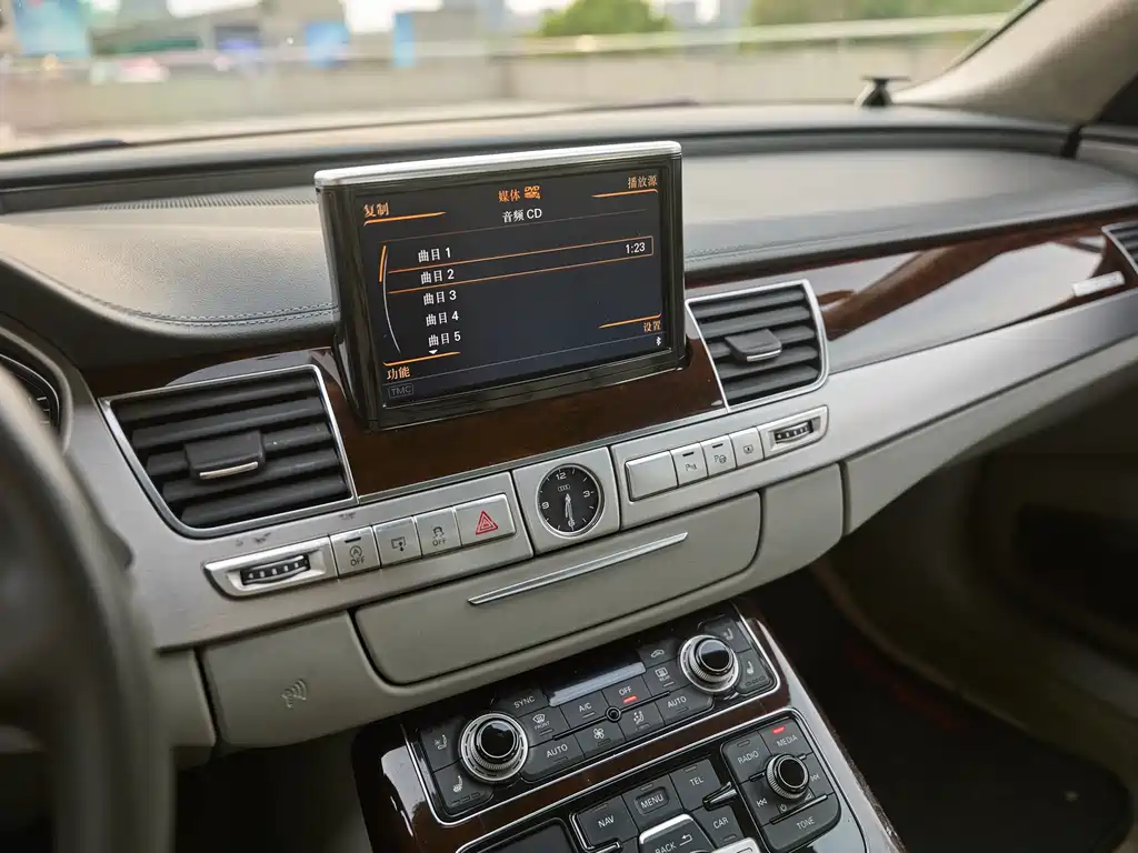 Audi A8L 2014 60 TFSI quattro Exclusive