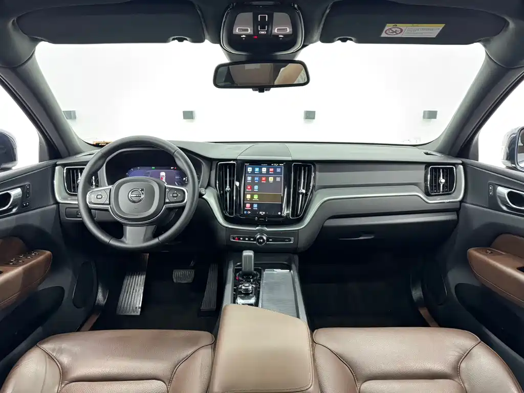 Volvo XC60 2023 B5 AWD Momentum Luxury Edition