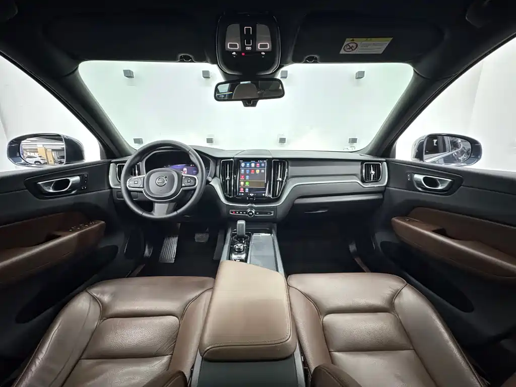 Volvo XC60 2023 B5 AWD Momentum Luxury Edition