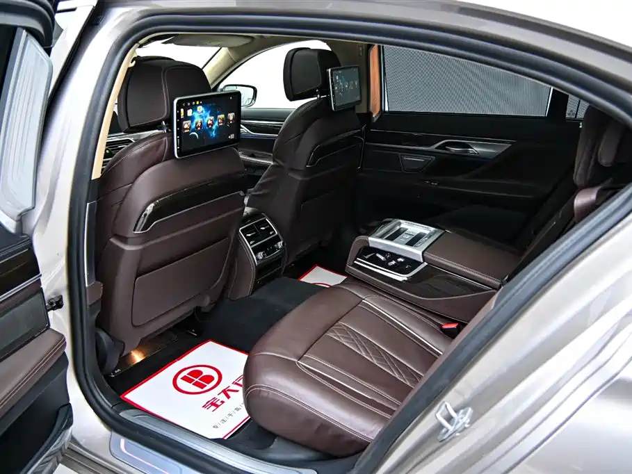 BMW 7 Series 2021 730Li Luxury Package - фото 13