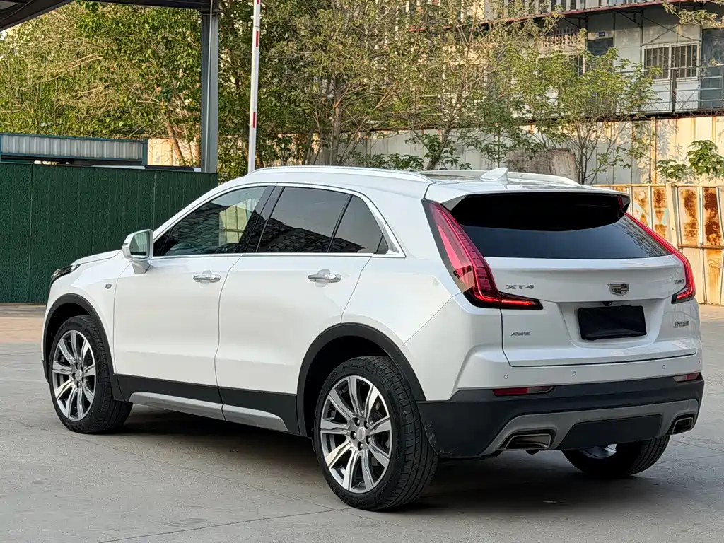 Cadillac XT4 2018 28T AWD Platinum Edition