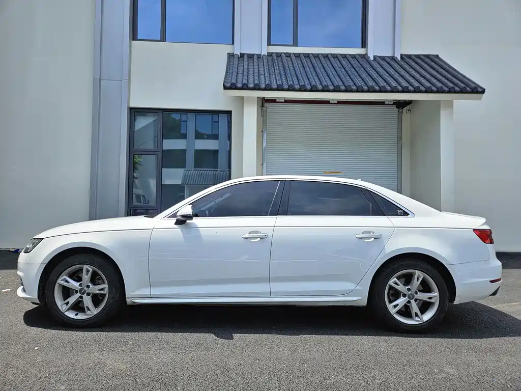 Audi A4L 2017 Plus 40 TFSI Fashion Edition