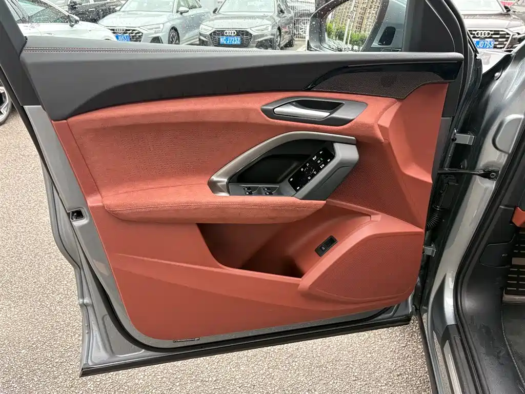 Audi Q5L 2026 2.0T Exclusive Edition for 10 Million Users - фото 12