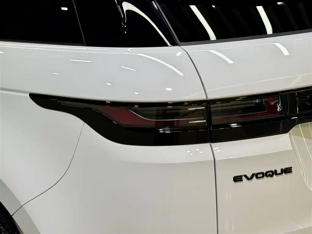 Range Rover Evoque L 2024 SE