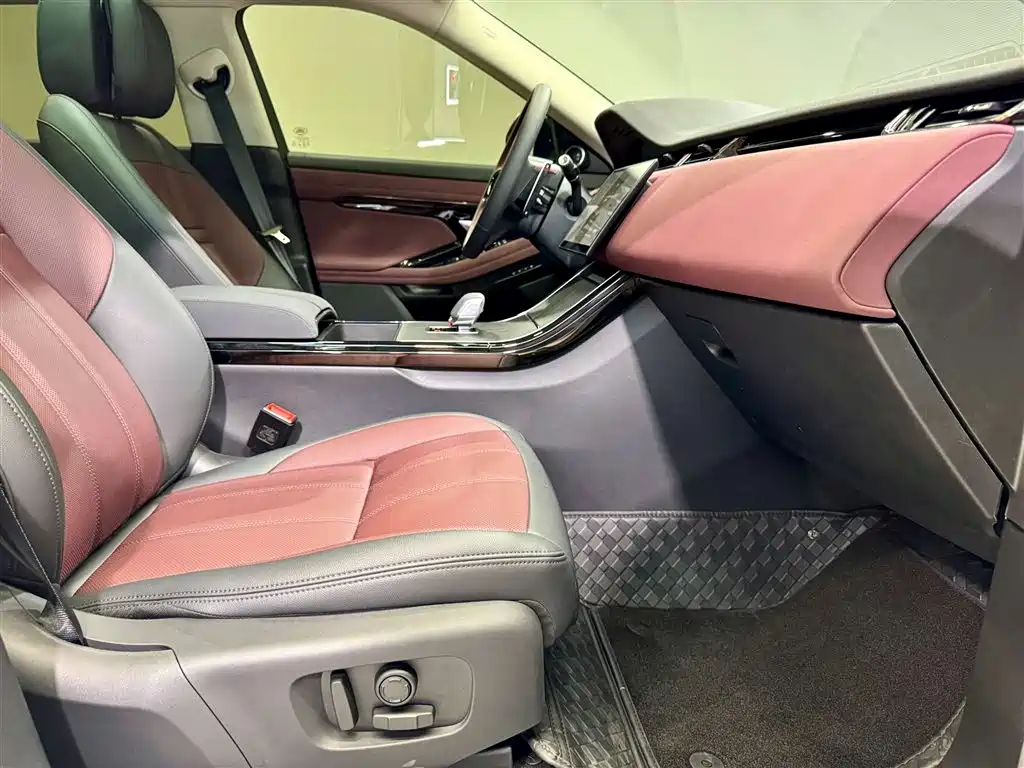 Range Rover Evoque L 2024 SE
