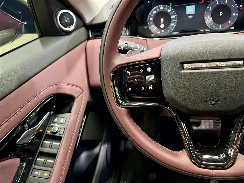 Range Rover Evoque L 2024 SE
