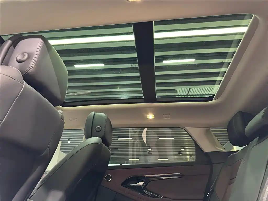 Range Rover Evoque L 2024 SE