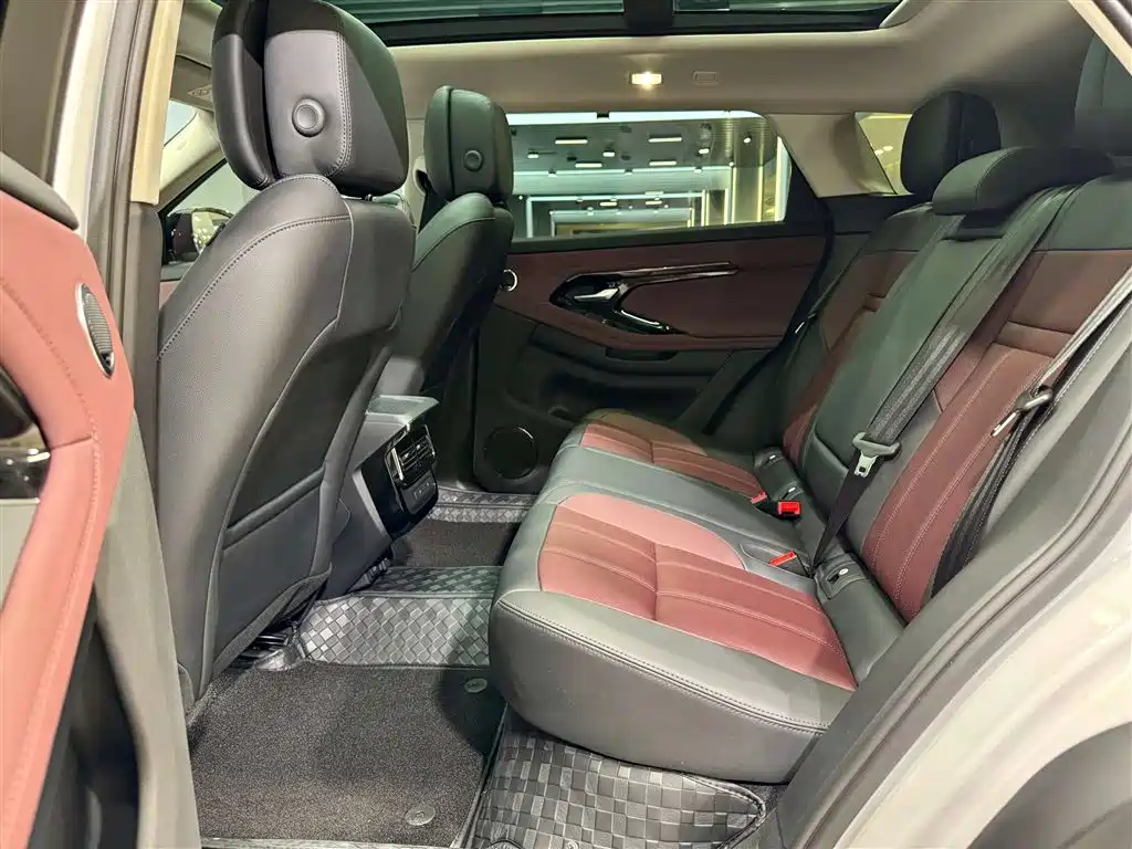 Range Rover Evoque L 2024 SE