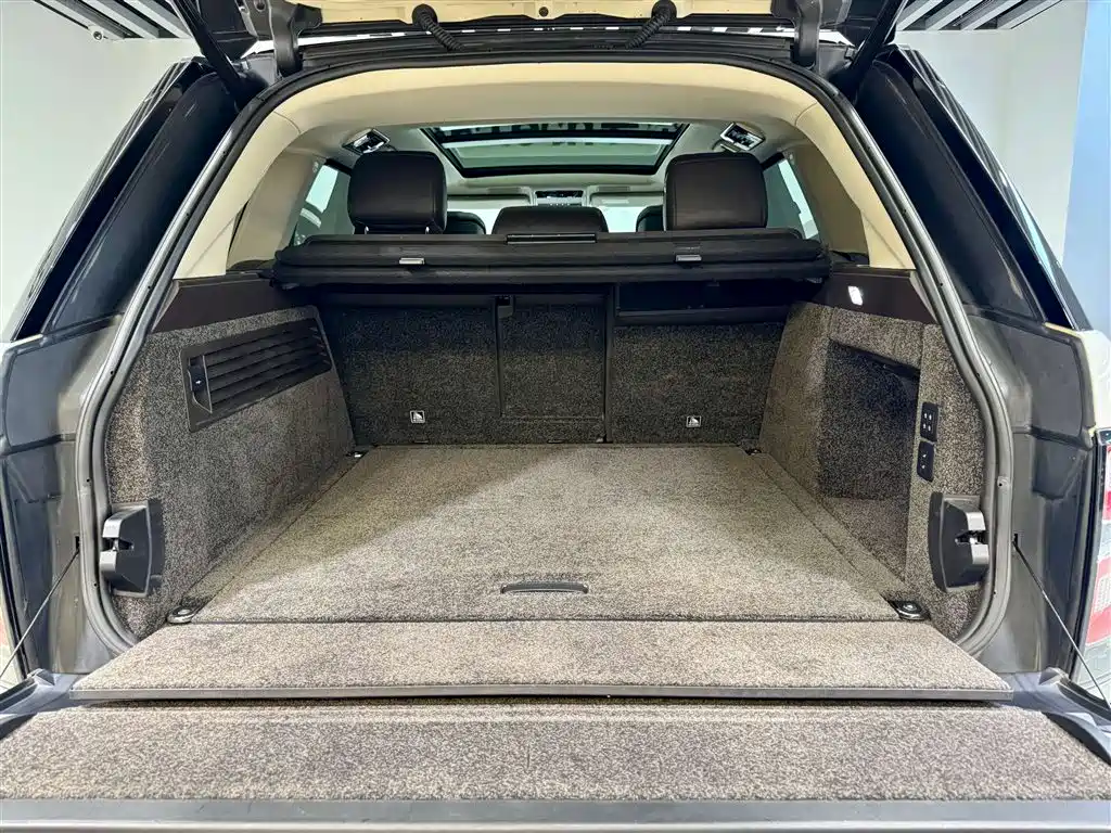 Land Rover Range Rover 2021 3.0 L6 Heritage Extended Classic Edition