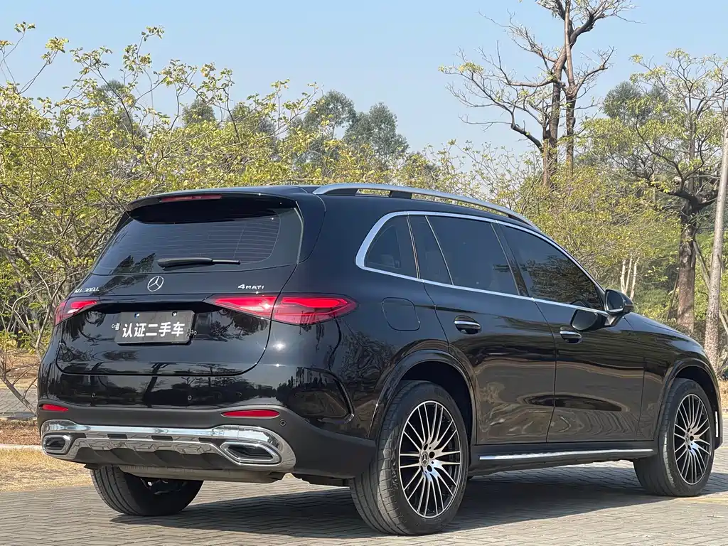 Mercedes-Benz GLC 300 L 4MATIC Luxury 5-Seater 2023 Facelift