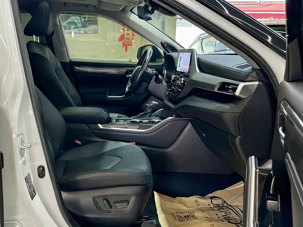 Highlander 2024 2.5L Hybrid AWD Premium 7-Seater
