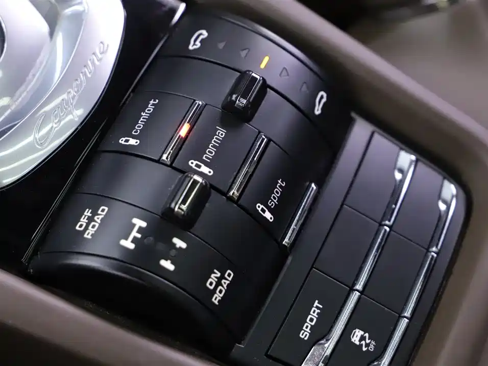 Porsche Cayenne 2014 Cayenne Platinum Edition 3.0T