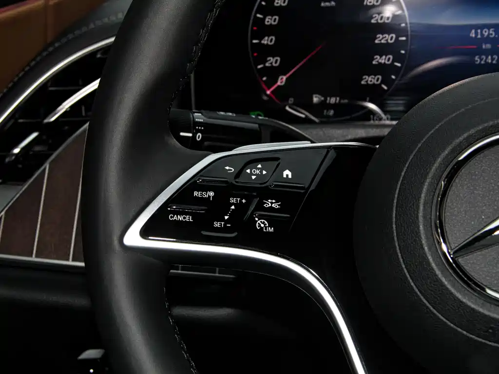 Mercedes-Benz E-Class 2025 E 300 L Fashion