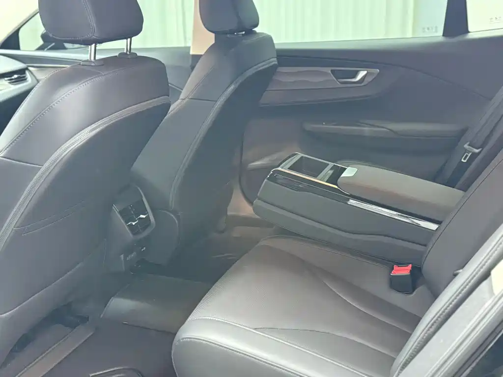 Hongqi E-QM5 2024 450km Travel Edition