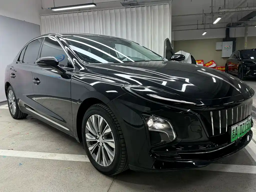 Hongqi E-QM5 2024 450km Travel Edition