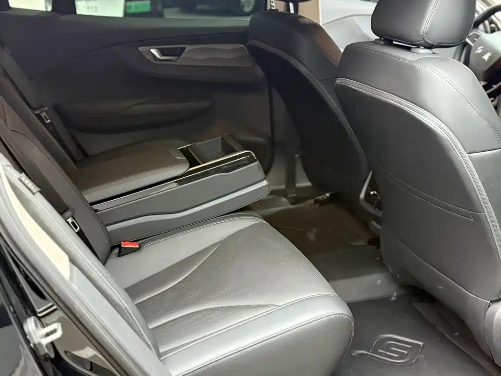 Hongqi E-QM5 2024 450km Travel Edition