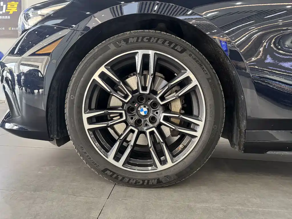 BMW 5 Series 2025 530Li Leading Edition M Sport Package - фото 12