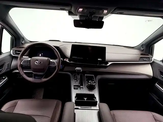 Toyota Granvia 2023 2.5L Hybrid Flagship VIP Edition