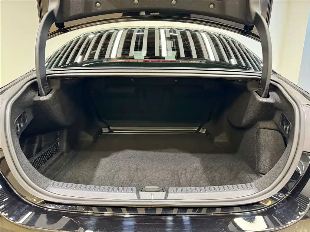 Mercedes-Benz E-Class 2024 E 300 L Fashion Edition