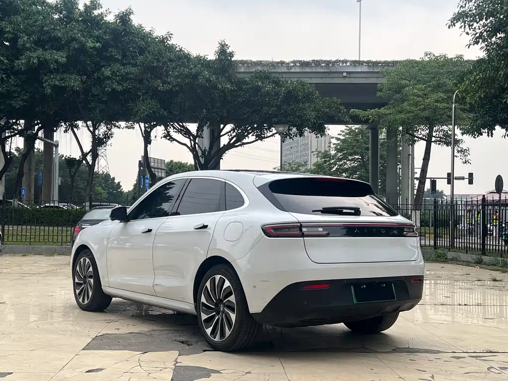 AITO M5 2022 EREV AWD Performance Edition