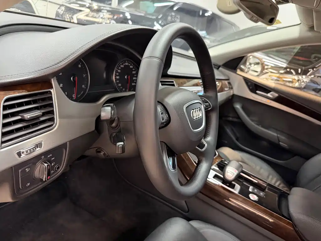 Audi A8L 45 TFSI quattro Comfort Edition