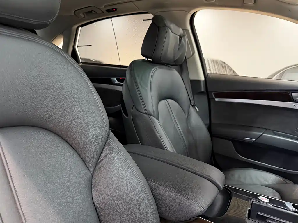 Audi A8L 45 TFSI quattro Comfort Edition