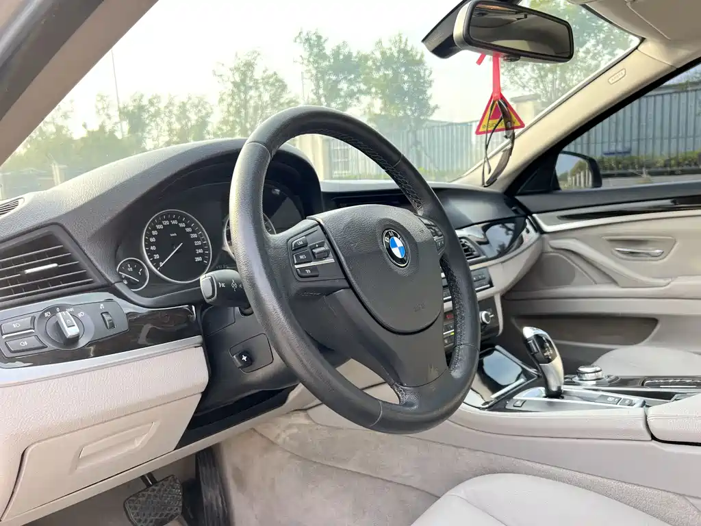 BMW 5 Series 2012 523Li Luxury - фото 11