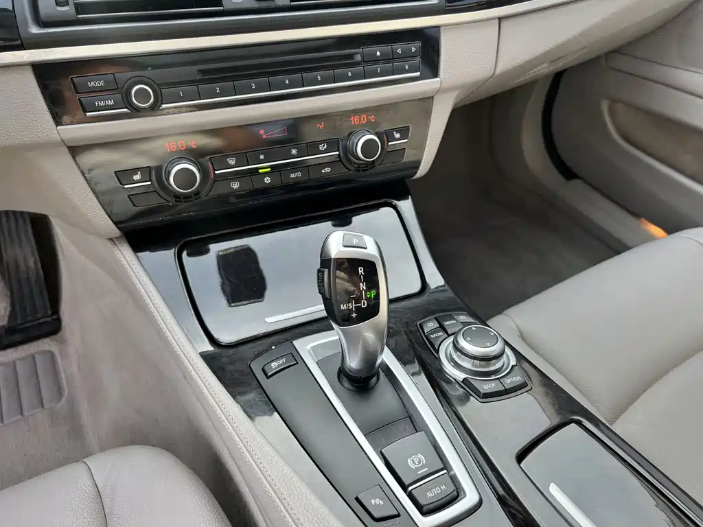 BMW 5 Series 2012 523Li Luxury - фото 14