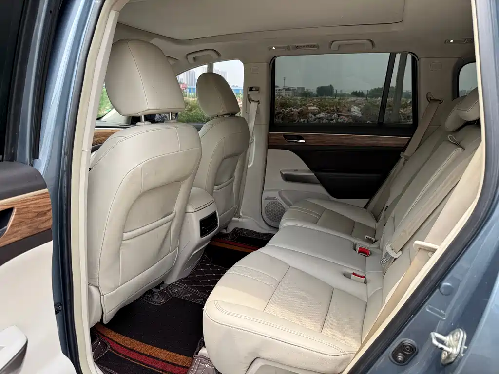 GAC Trumpchi GS8 2017 320T FWD Luxury Smart Connect Edition (7-seater)