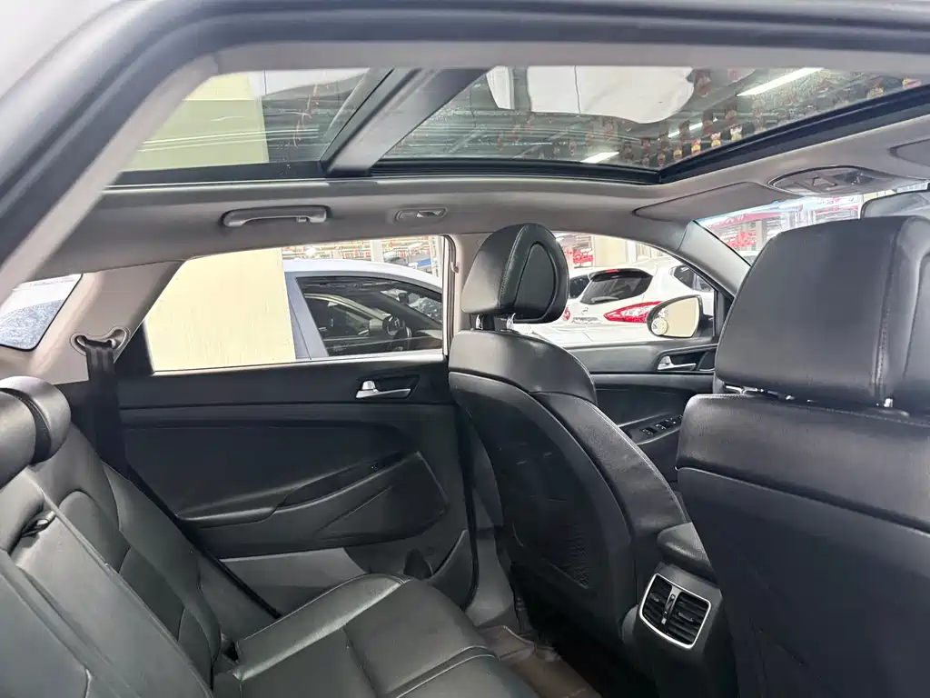 Hyundai Tucson 2018 1.6T DCT FWD 15th Anniversary Special Edition