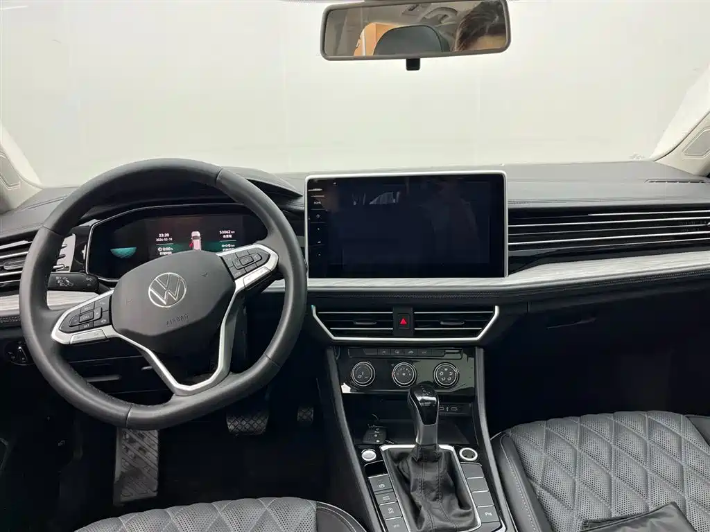 Sagitar 2023 300TSI DSG Beyond Edition