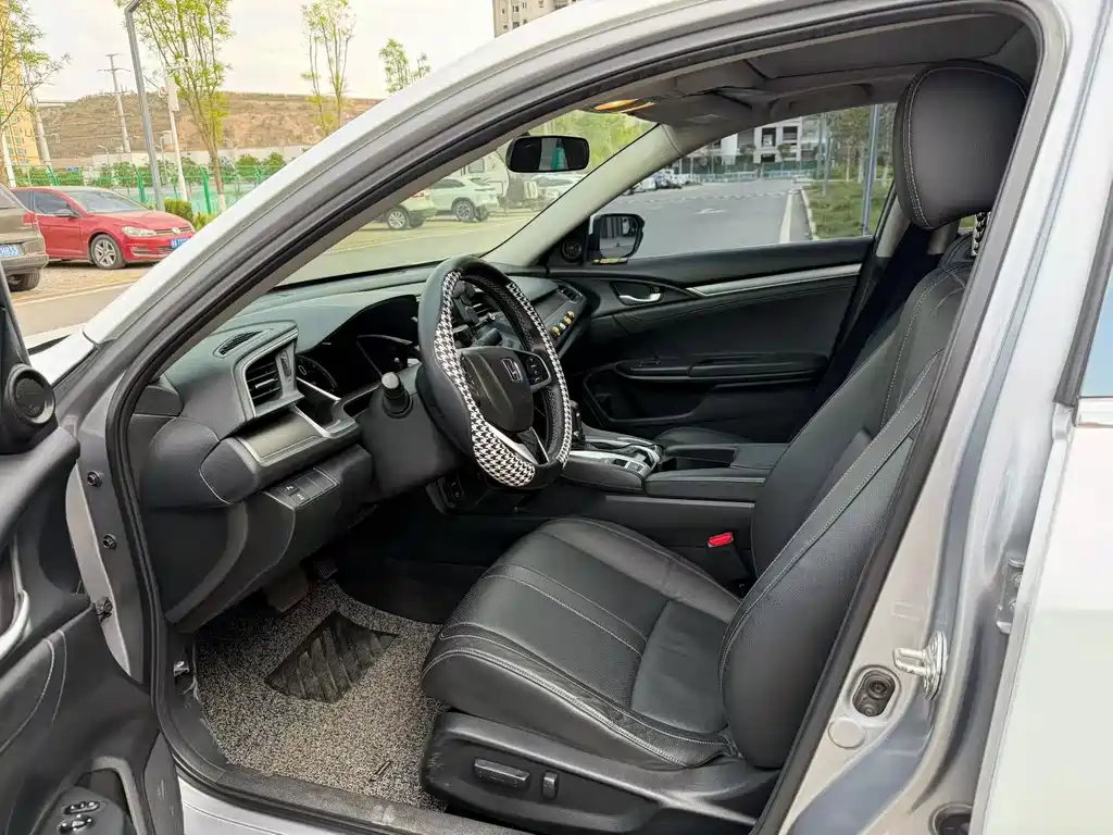Civic 2016 model 220TURBO CVT Prestige