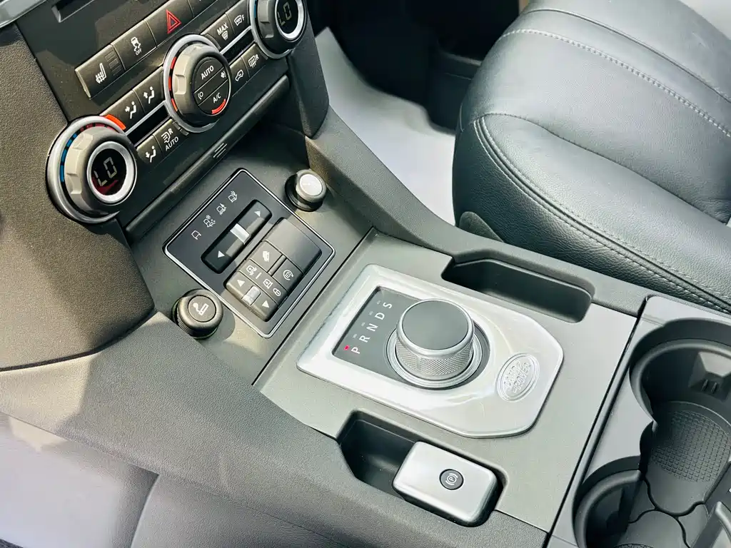 Land Rover Discovery 2016 3.0 SC V6 HSE