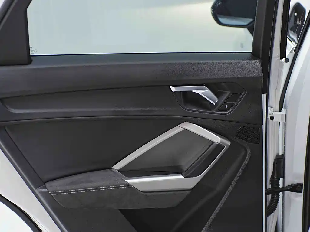 Audi Q3 2023 35 TFSI Entry Dynamic Edition (1.4T)
