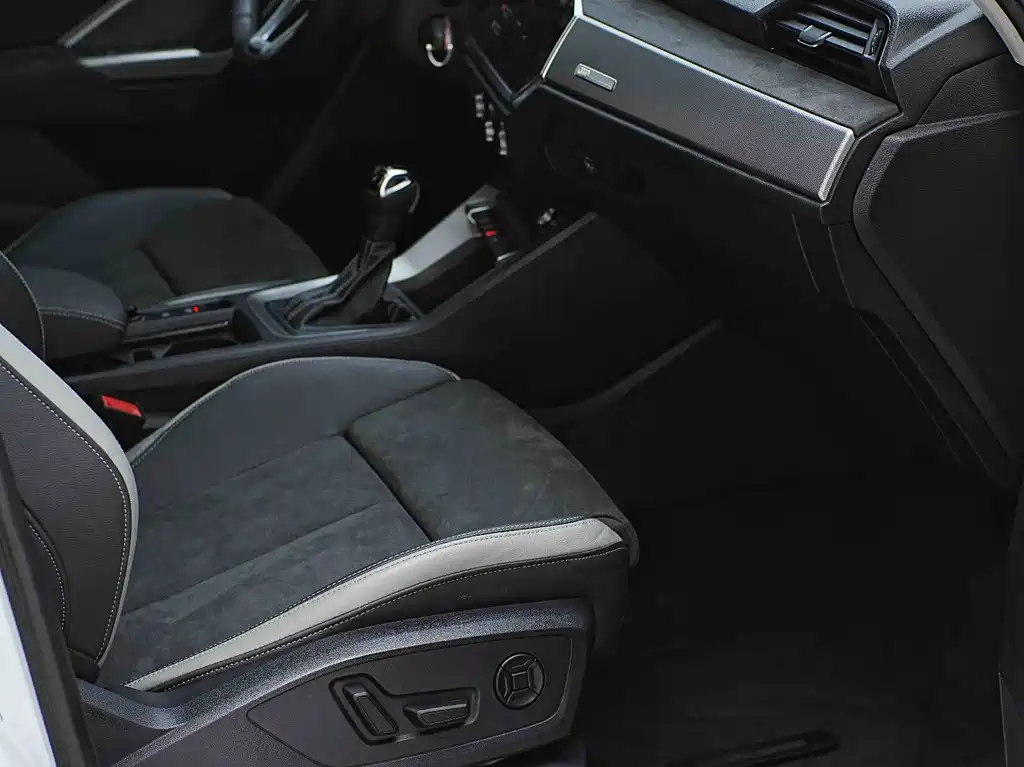 Audi Q3 2023 35 TFSI Entry Dynamic Edition (1.4T)
