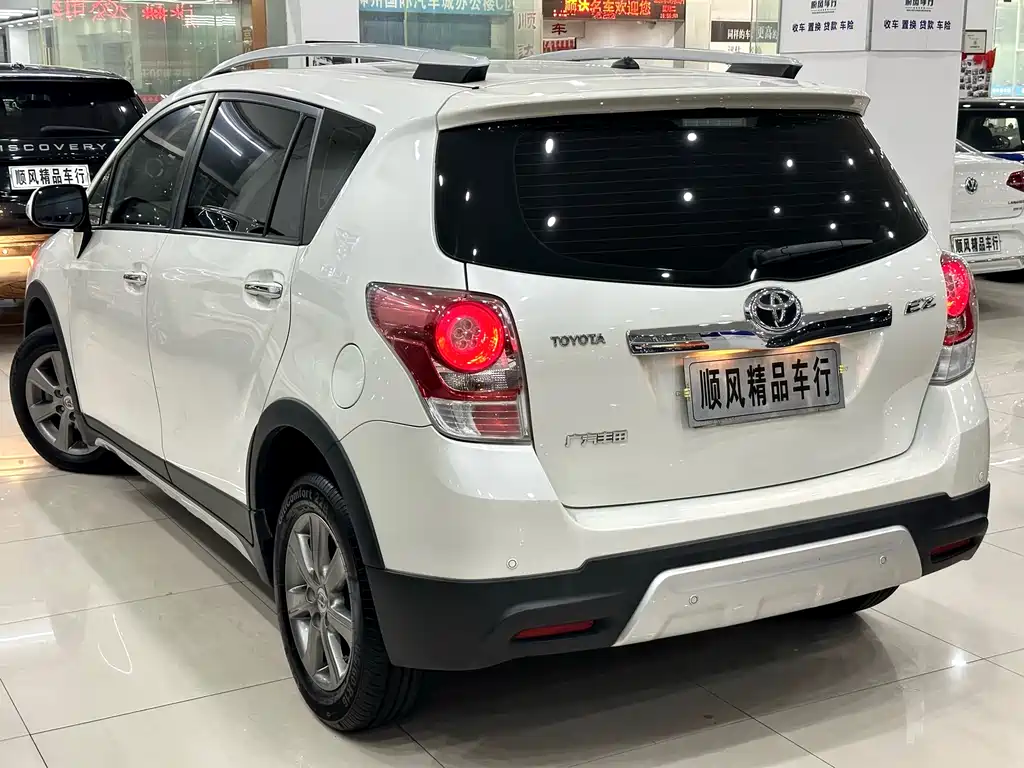 Yizhi 2015 180E CVT Crossover Edition