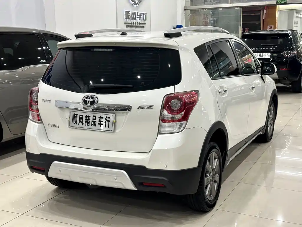 Yizhi 2015 180E CVT Crossover Edition