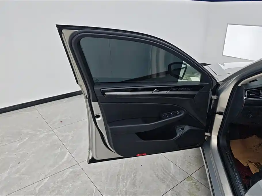 Volkswagen Phideon 2018 Facelift 380TSI FWD Business Edition
