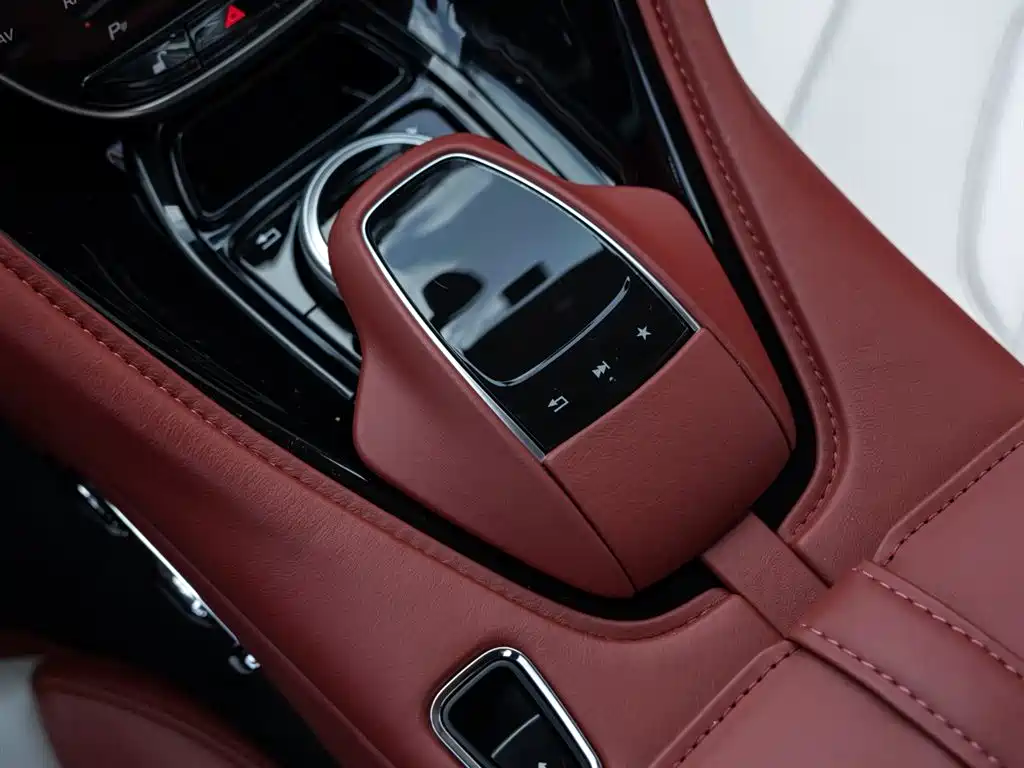 Aston Martin DBS Superleggera V12 Coupe