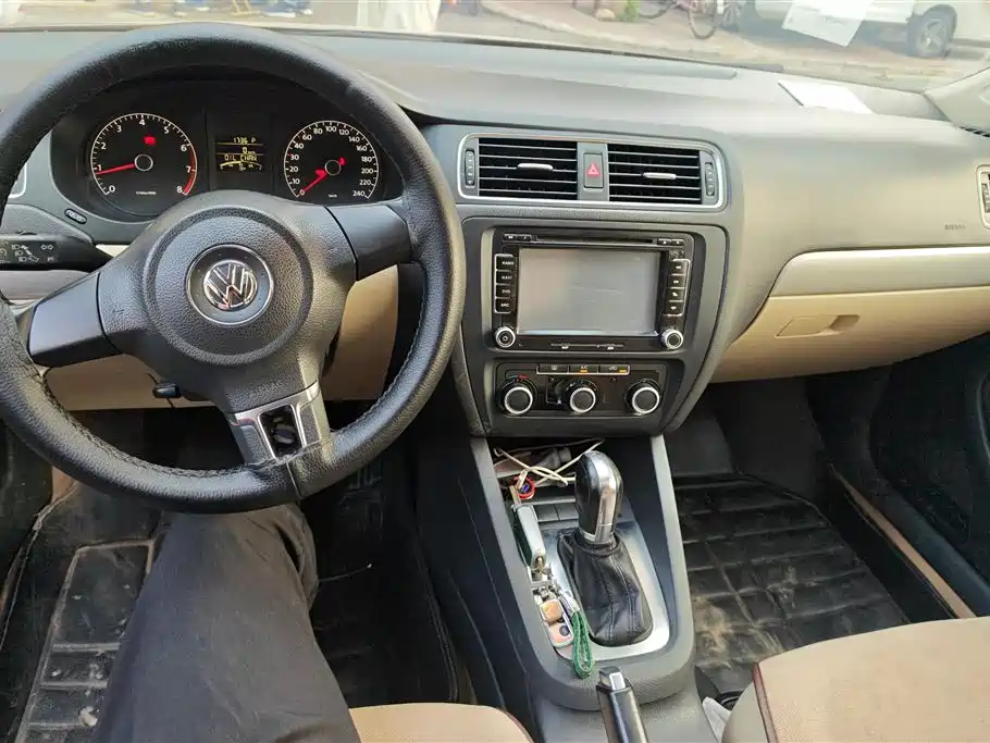 Volkswagen Sagitar 2014 Facelift 1.6L Automatic Comfort Edition