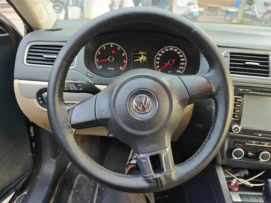 Volkswagen Sagitar 2014 Facelift 1.6L Automatic Comfort Edition