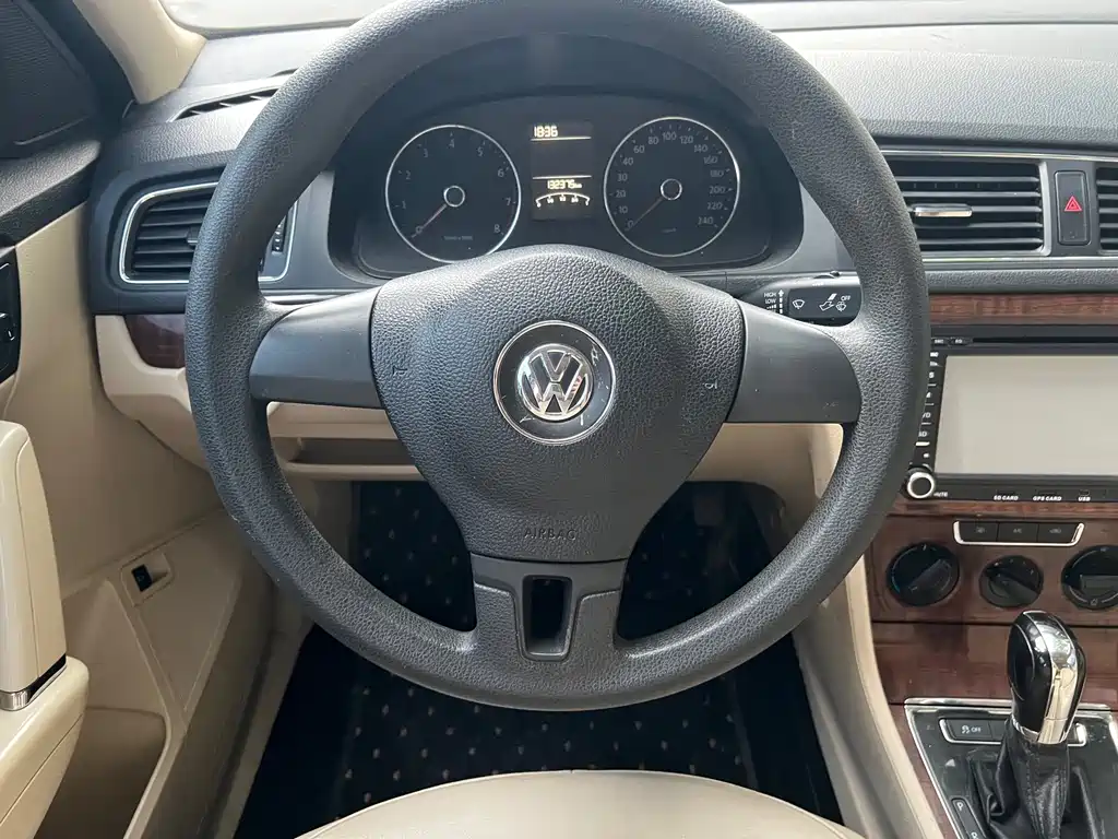 Volkswagen Lavida 2013 Classic Facelift 1.6L Automatic Comfort Edition