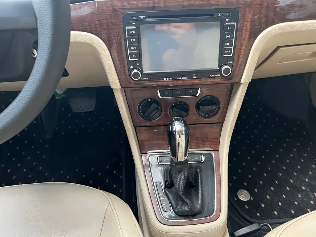 Volkswagen Lavida 2013 Classic Facelift 1.6L Automatic Comfort Edition