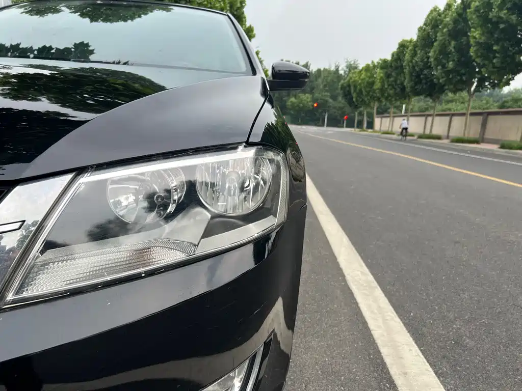 Volkswagen Lavida 2013 Classic Facelift 1.6L Automatic Comfort Edition