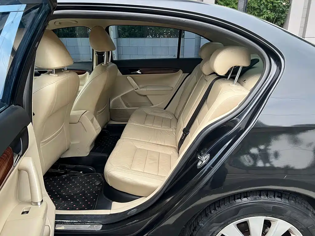 Volkswagen Lavida 2013 Classic Facelift 1.6L Automatic Comfort Edition